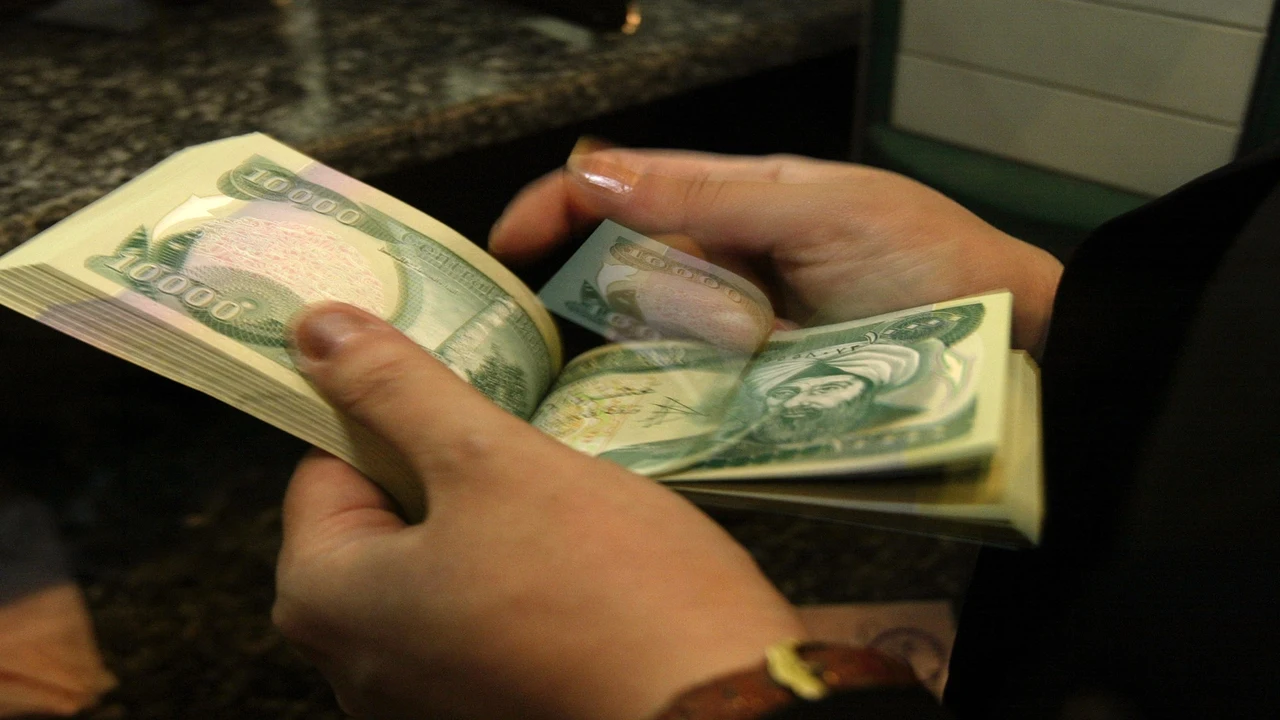 الدينار العراقي يتماسك أمام الدولار مع بداية الأسبوع الاقتصادي